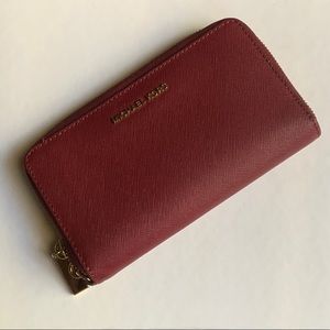 Micheal Kors Large Leather Smartphone Wristlet